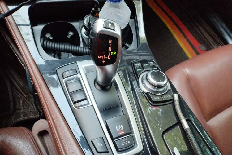 Used BMW 5 Series 2014 520i Touring Edition Gear Lever