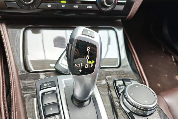 Used BMW 5 Series 2014 525Li Luxury Design Package Gear Lever