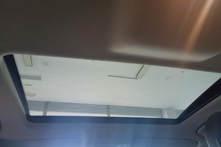 Used BMW 5 Series 2014 525Li Luxury Design Package Headliner