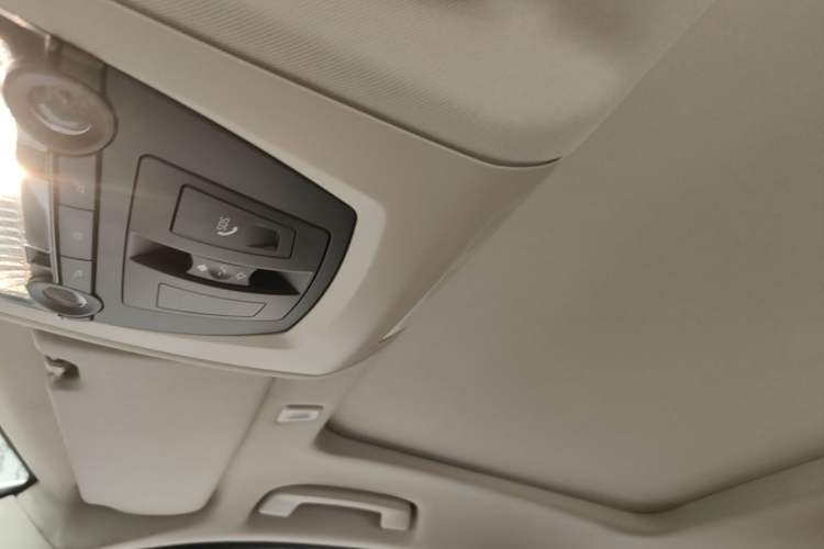 Used BMW 5 Series 2014 535Li Leading Model Headliner