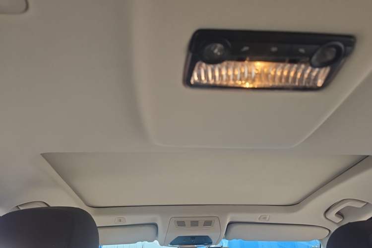 Used BMW 5 Series 2014 525Li Luxury Design Package Headliner