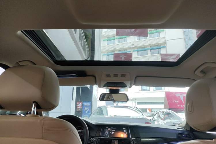 Used BMW 5 Series 2014 525Li Leading Model Headliner