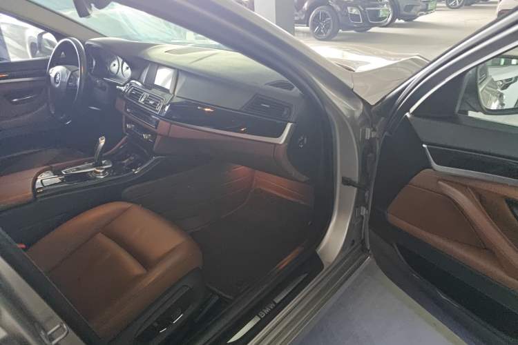 Used BMW 5 Series 2014 520Li Elegant Model Interior 1