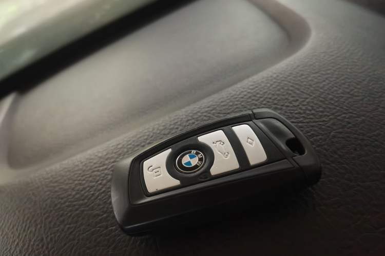 Used BMW 5 Series 2014 525Li Leading Model Interior 1