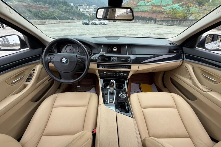 Used BMW 5 Series 2014 520i Elegant Edition Interior 1