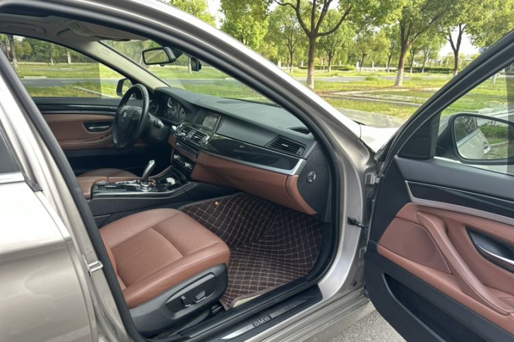Used BMW 5 Series 2014 520i Elegant Edition Interior 1