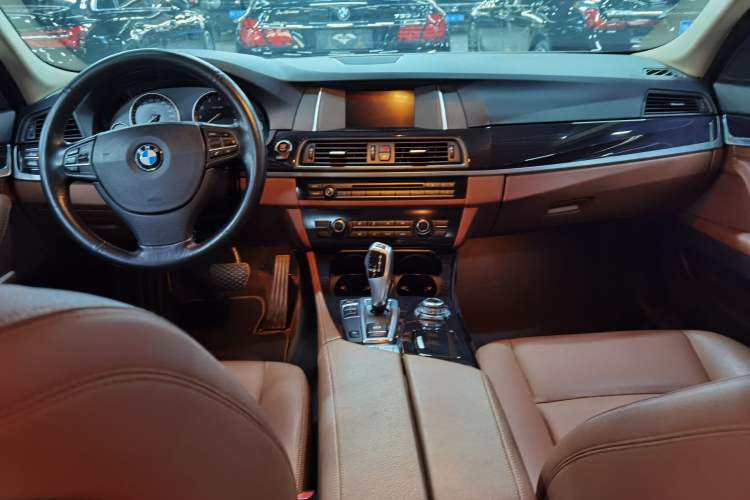 Used BMW 5 Series 2014 520i Elegant Edition Interior 1