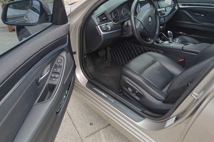Used BMW 5 Series 2014 520Li Elegant Model Interior 1