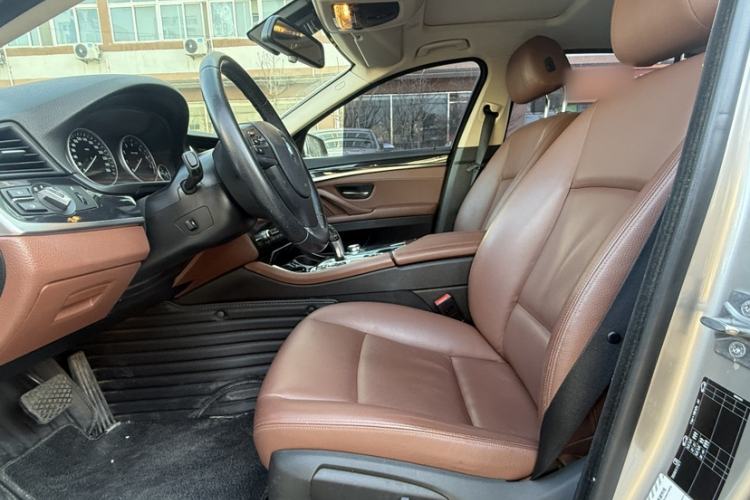 Used BMW 5 Series 2014 520Li Elegant Model Interior 1