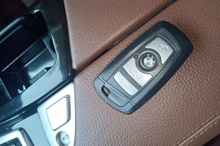 Used BMW 5 Series 2014 525Li Leading Model Interior 1