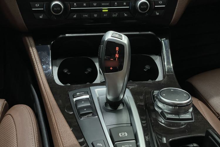 Used BMW 5 Series 2014 535Li Leading Model Interior 10