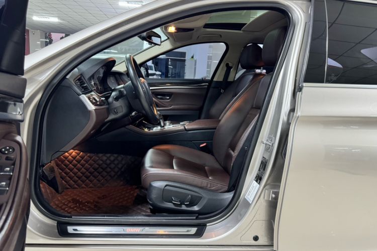 Used BMW 5 Series 2014 525Li Luxury Design Package Interior 14