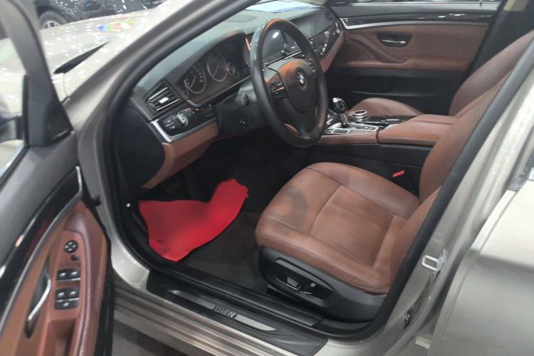 Used BMW 5 Series 2014 520i Elegant Edition Interior 2