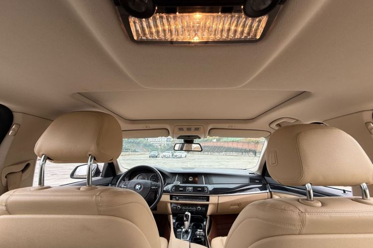 Used BMW 5 Series 2014 520i Elegant Edition Interior 2