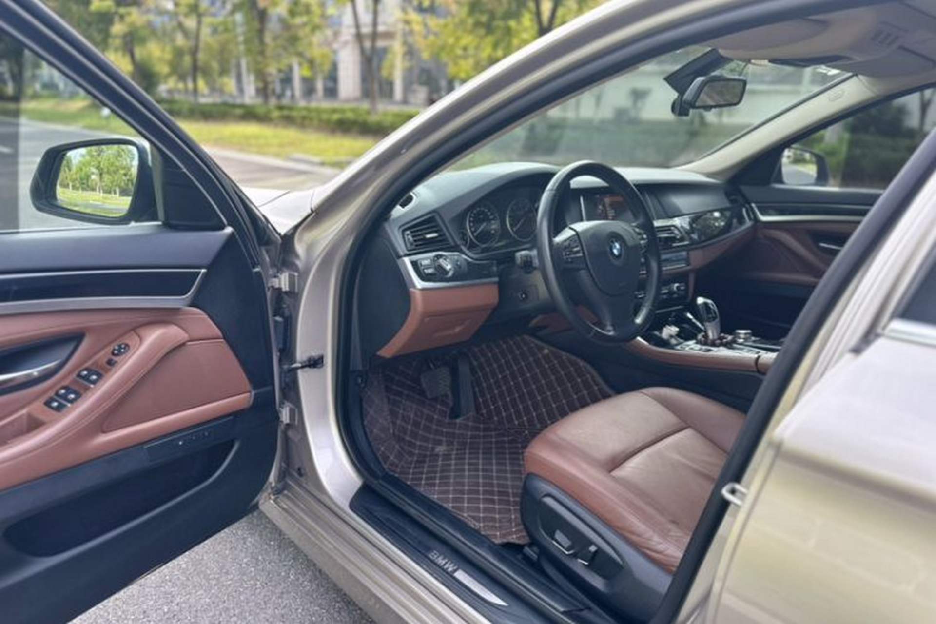 Used BMW 5 Series 2014 520i Elegant Edition Interior 2