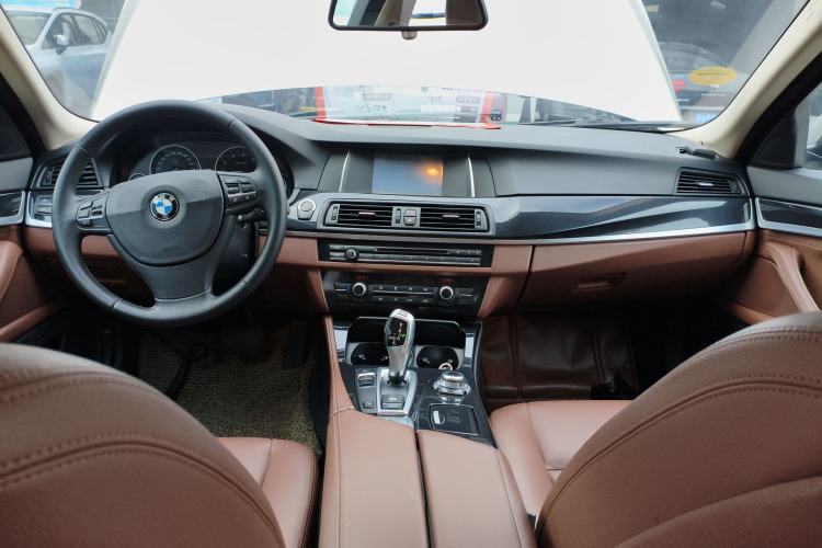 Used BMW 5 Series 2014 520i Elegant Edition Interior 2