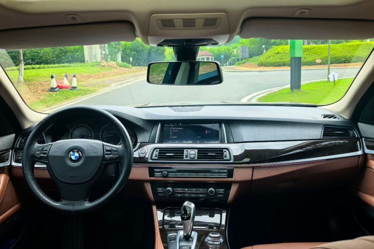 Used BMW 5 Series 2014 525Li Leading Model Interior 2