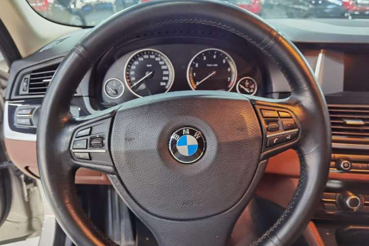 Used BMW 5 Series 2014 520i Elegant Edition Interior 2