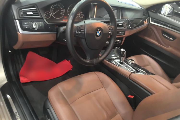 Used BMW 5 Series 2014 520i Elegant Edition Interior 3