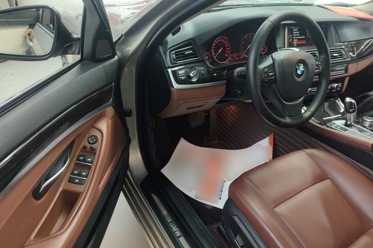 Used BMW 5 Series 2014 528Li Leading Model Interior 3