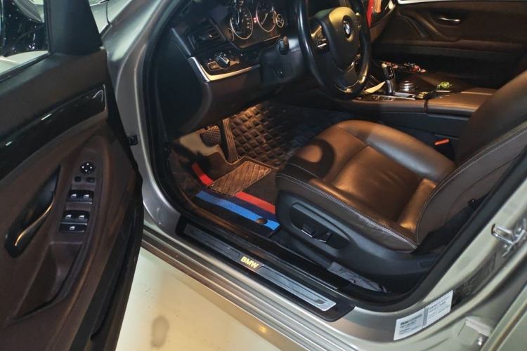 Used BMW 5 Series 2014 525Li Luxury Design Package Interior 3