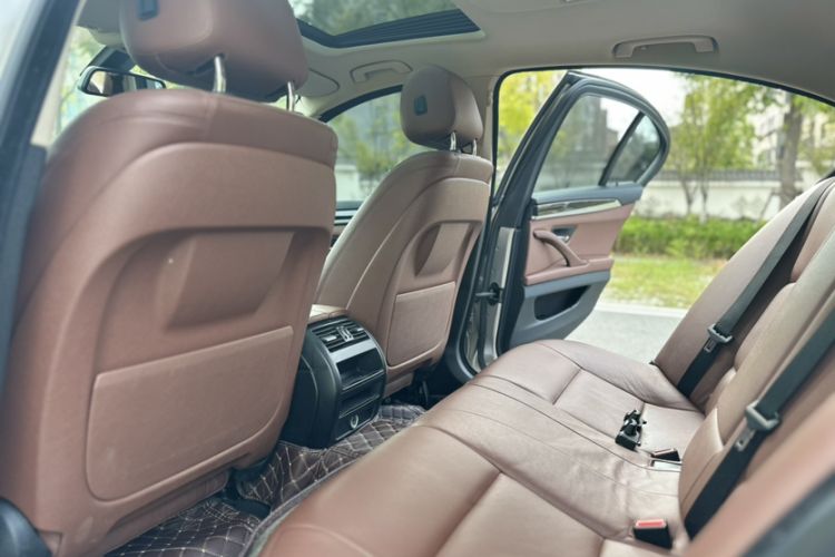 Used BMW 5 Series 2014 520i Elegant Edition Interior 3