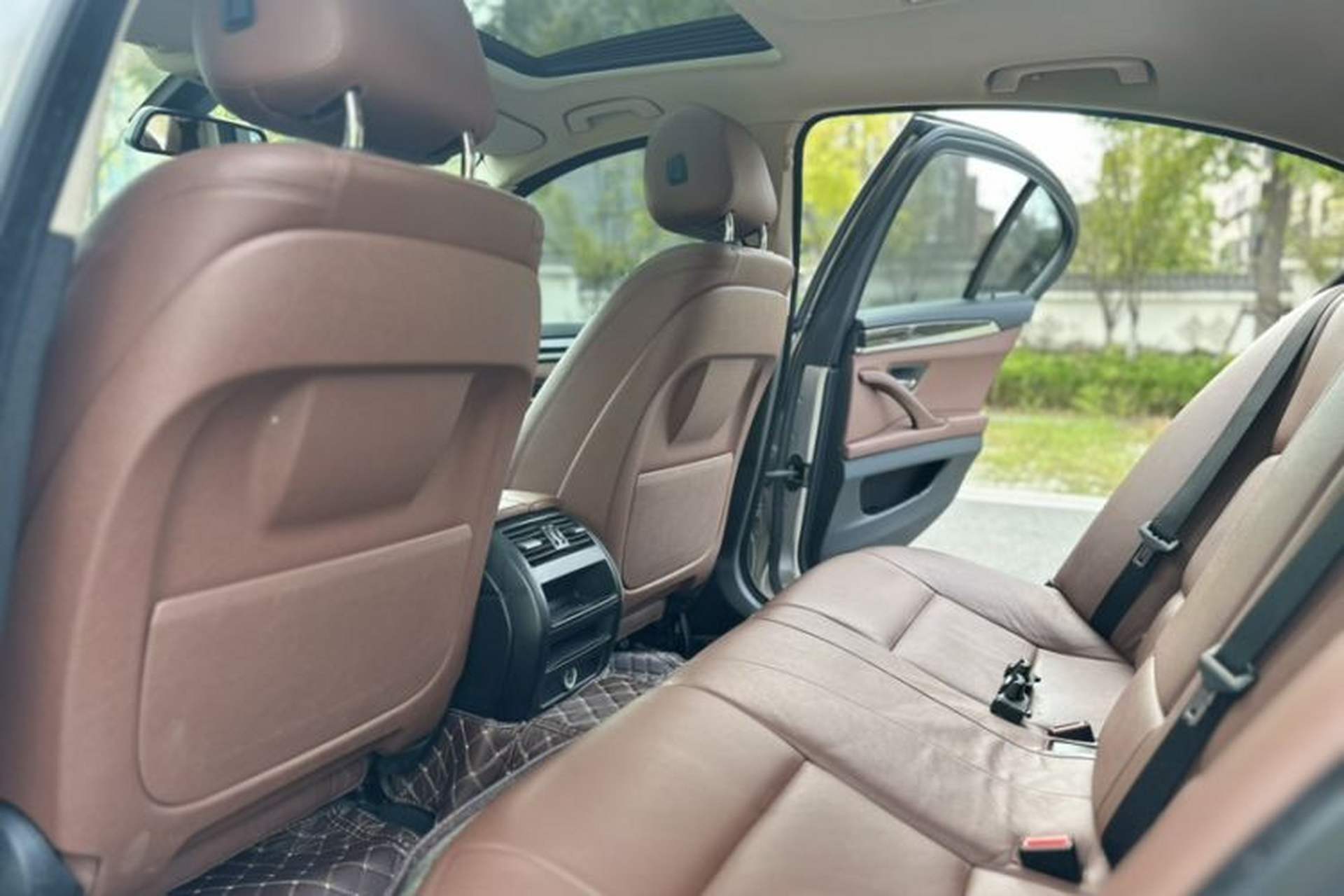 Used BMW 5 Series 2014 520i Elegant Edition Interior 3