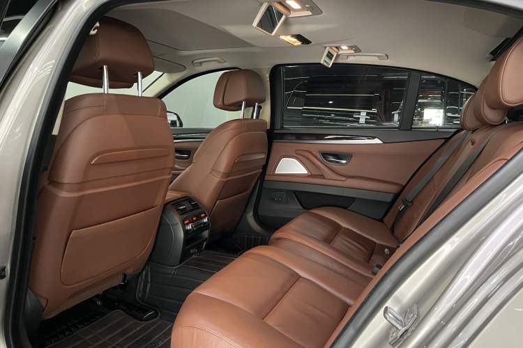 Used BMW 5 Series 2014 535Li Leading Model Interior 3