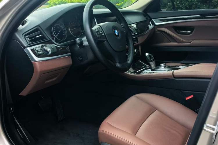 Used BMW 5 Series 2014 525Li Leading Model Interior 3
