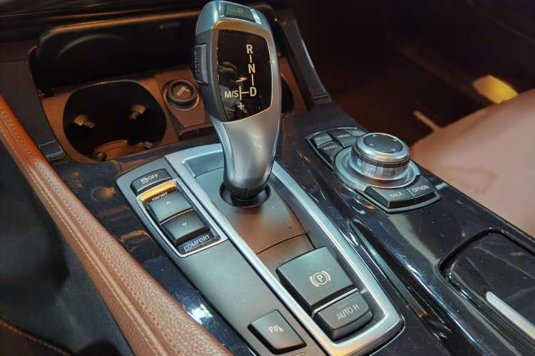 Used BMW 5 Series 2014 520i Elegant Edition Interior 3