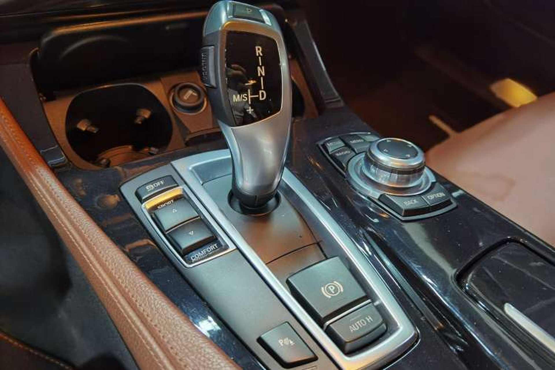 Used BMW 5 Series 2014 520i Elegant Edition Interior 3