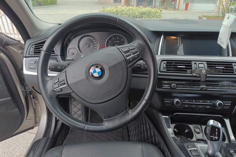 Used BMW 5 Series 2014 520Li Elegant Model Interior 3