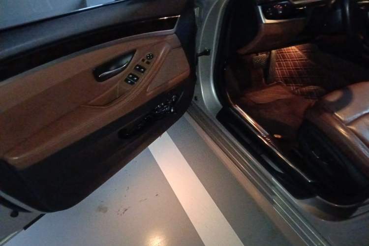 Used BMW 5 Series 2014 525Li Leading Model Interior 3