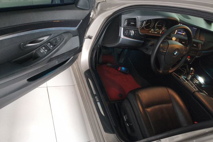 Used BMW 5 Series 2014 520i Elegant Edition Interior 3