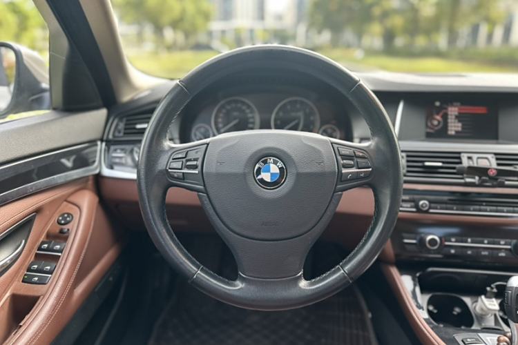 Used BMW 5 Series 2014 520i Elegant Edition Interior 4