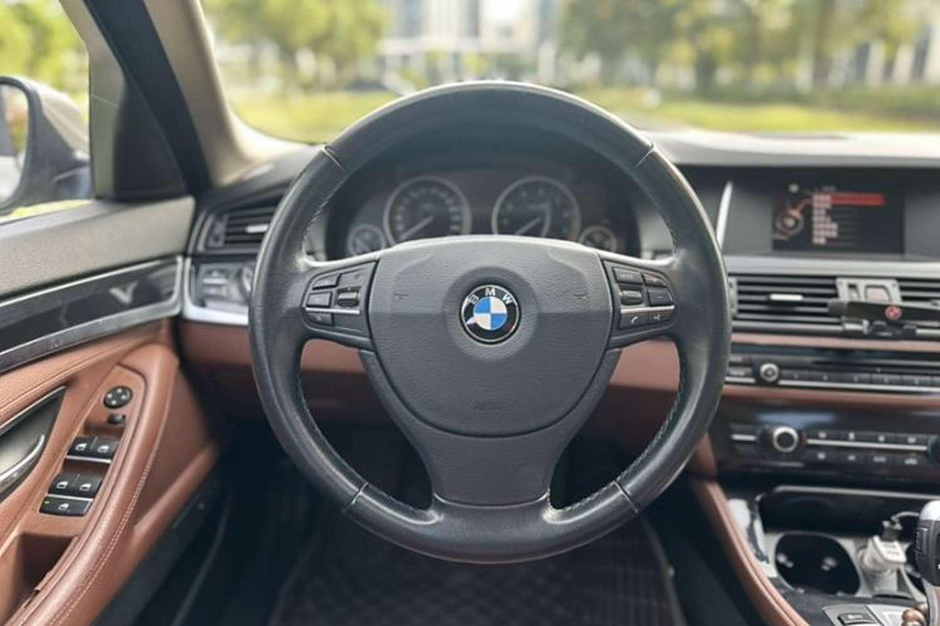 Used BMW 5 Series 2014 520i Elegant Edition Interior 4