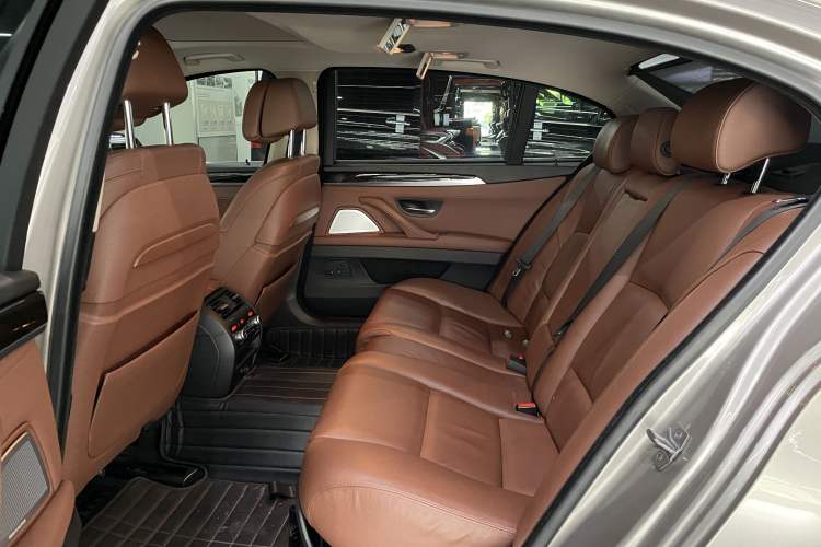 Used BMW 5 Series 2014 535Li Leading Model Interior 4