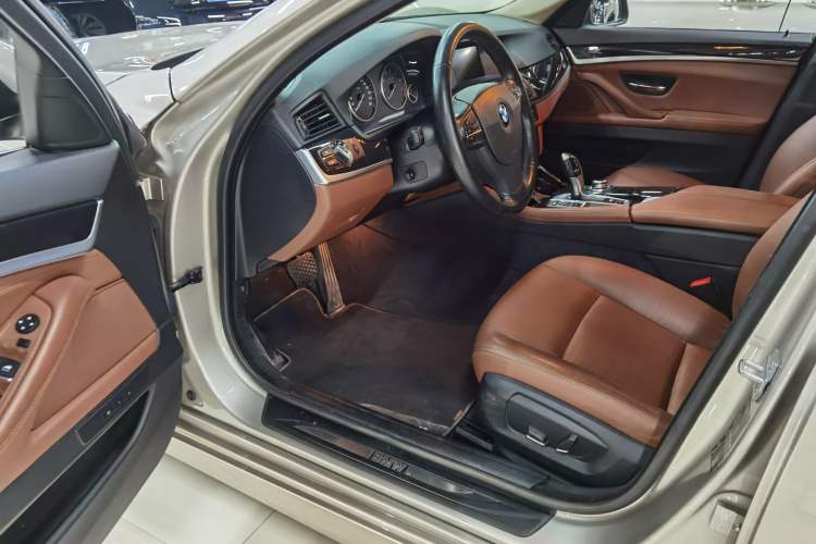 Used BMW 5 Series 2014 520i Elegant Edition Interior 4