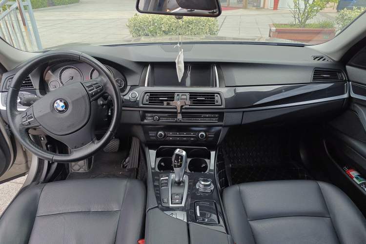 Used BMW 5 Series 2014 520Li Elegant Model Interior 4