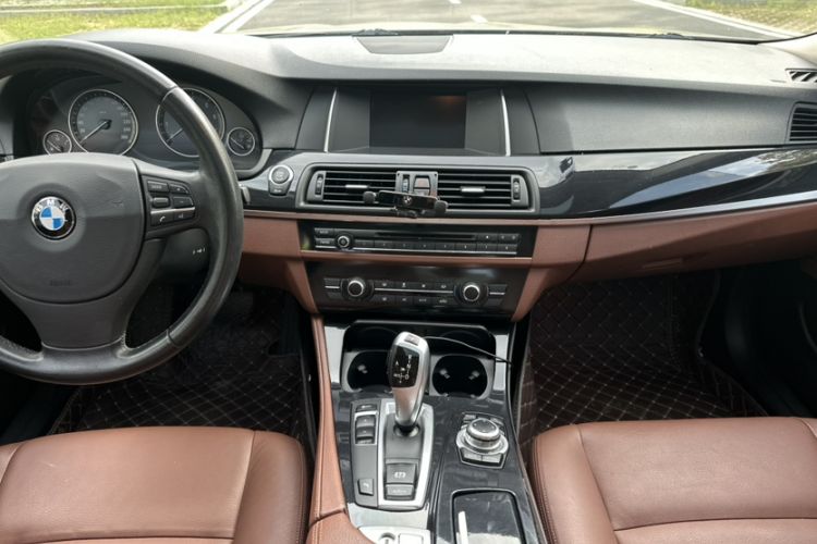Used BMW 5 Series 2014 520i Elegant Edition Interior 5