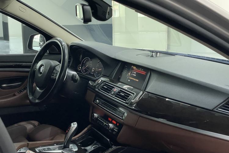 Used BMW 5 Series 2014 535Li Leading Model Interior 5