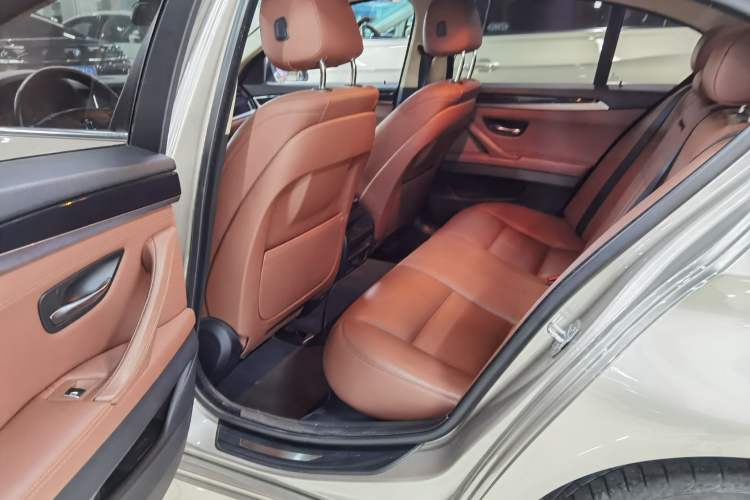 Used BMW 5 Series 2014 520i Elegant Edition Interior 5