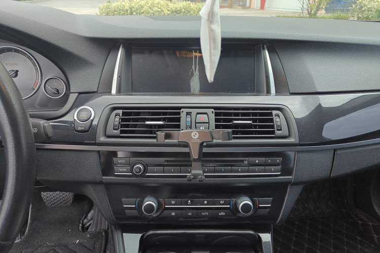 Used BMW 5 Series 2014 520Li Elegant Model Interior 5