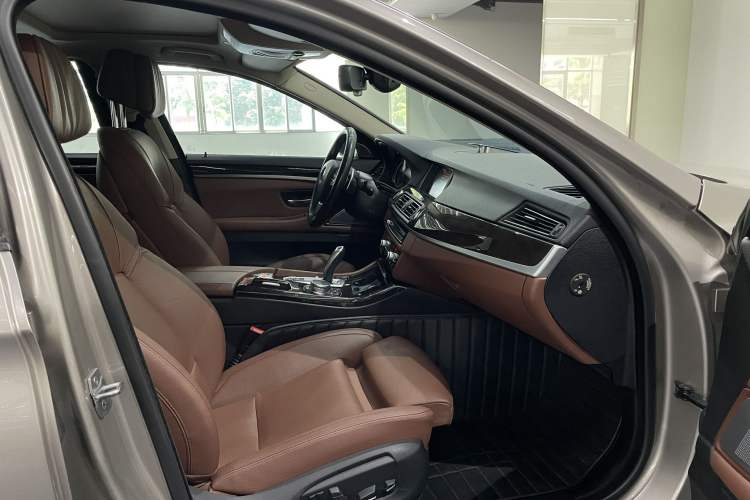 Used BMW 5 Series 2014 535Li Leading Model Interior 6