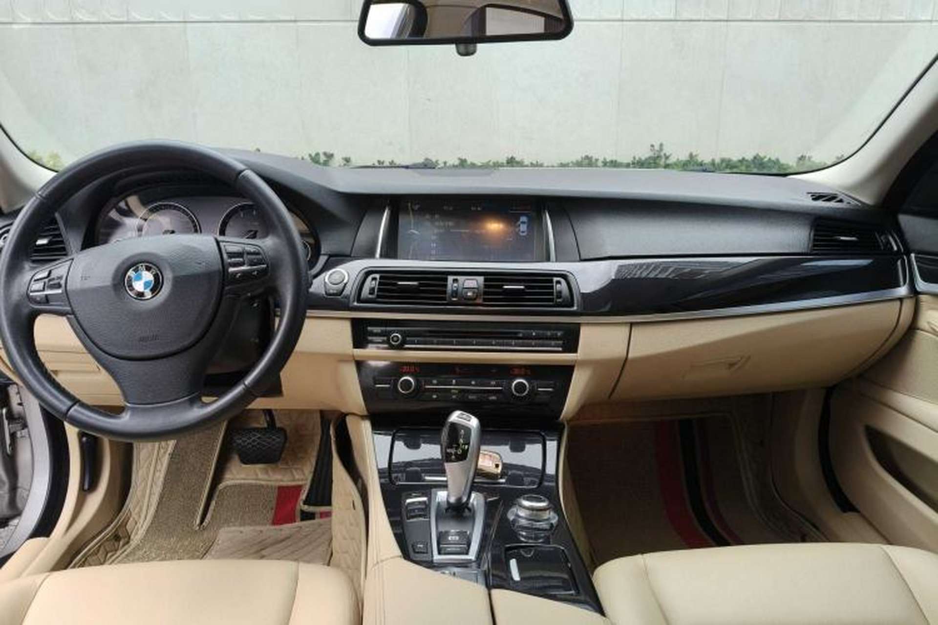 Used BMW 5 Series 2014 520i Elegant Edition Interior 6