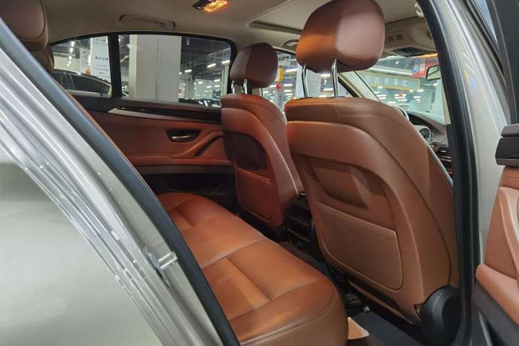 Used BMW 5 Series 2014 520i Elegant Edition Interior 8
