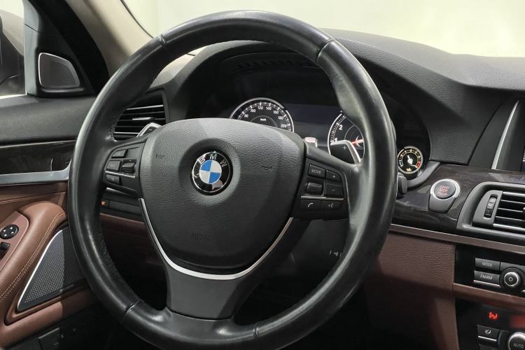 Used BMW 5 Series 2014 535Li Leading Model Interior 9