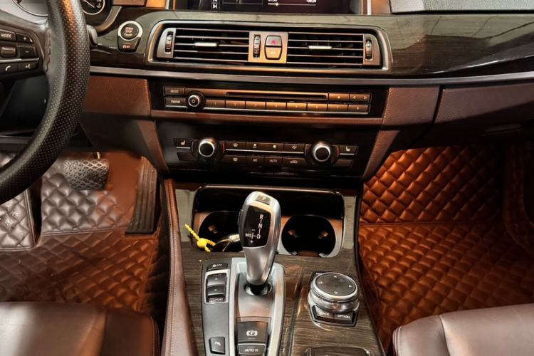 Used BMW 5 Series 2014 525Li Luxury Design Package Interior 9