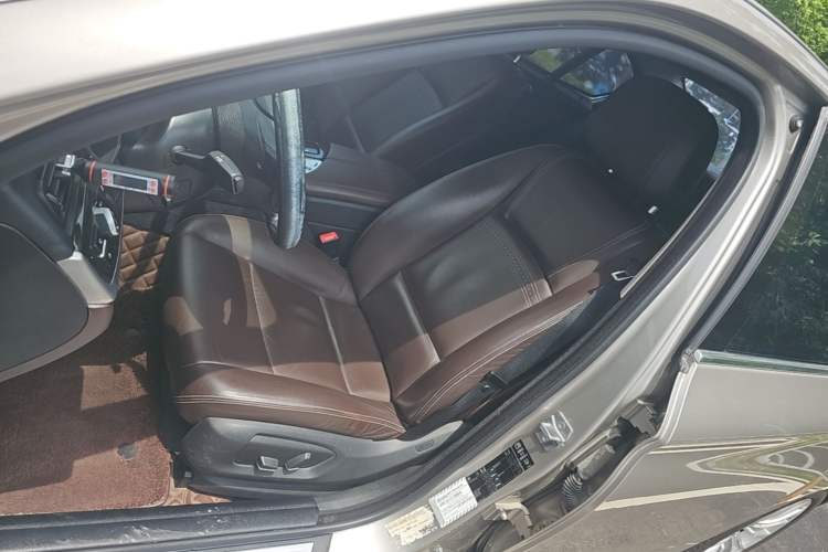 Used BMW 5 Series 2014 525Li Luxury Design Package Left Front Seat