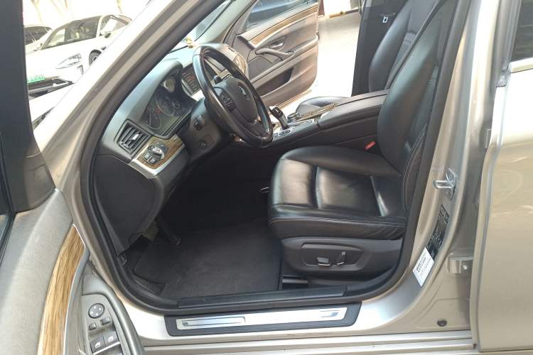 Used BMW 5 Series 2014 525Li Luxury Design Package Left Front Seat